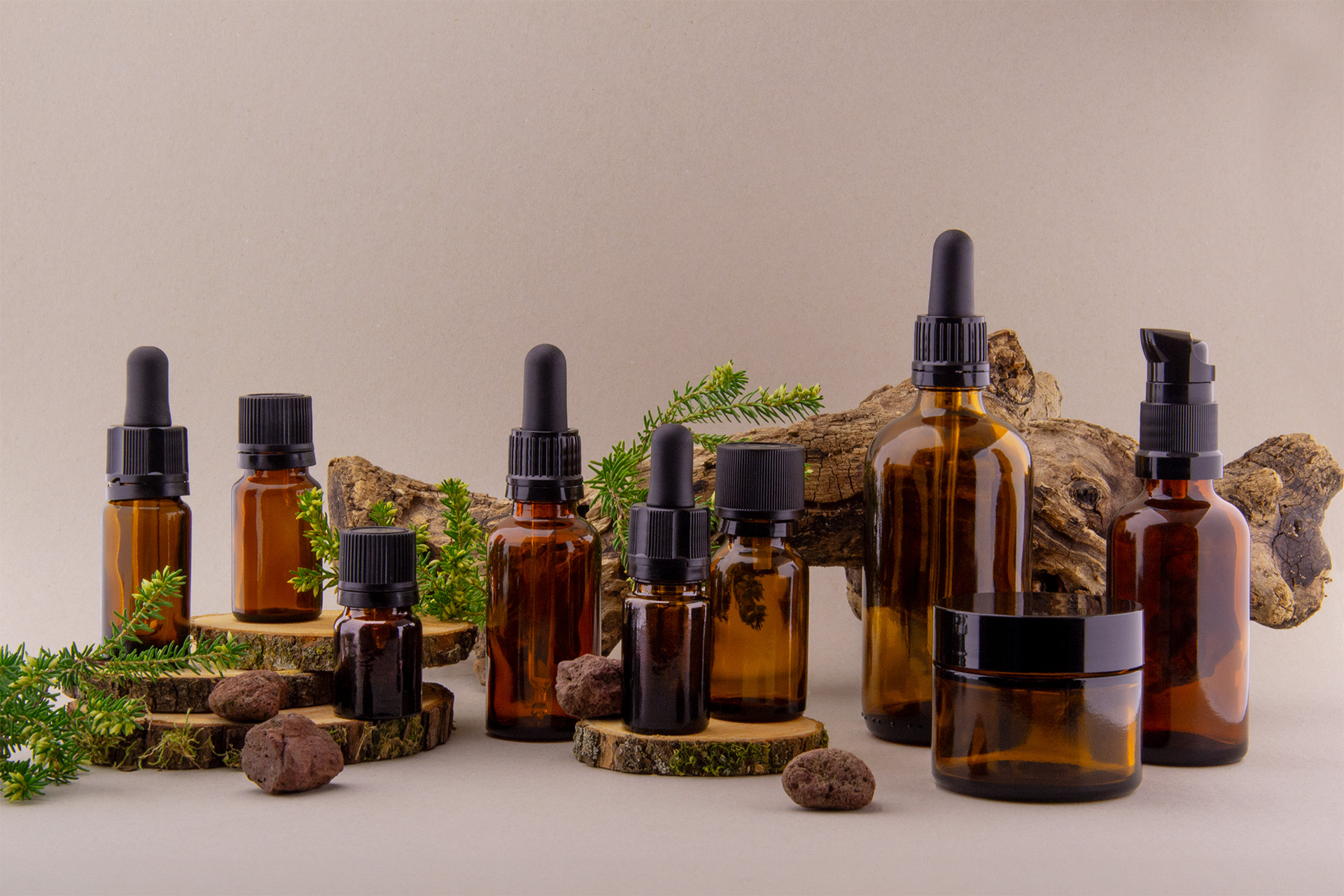 Flaconi in vetro per cosmetica, cosmeceutica, erboristeria, pet care, oli. Flacone in vetro ambra. Amber glass bottles, cosmetics.